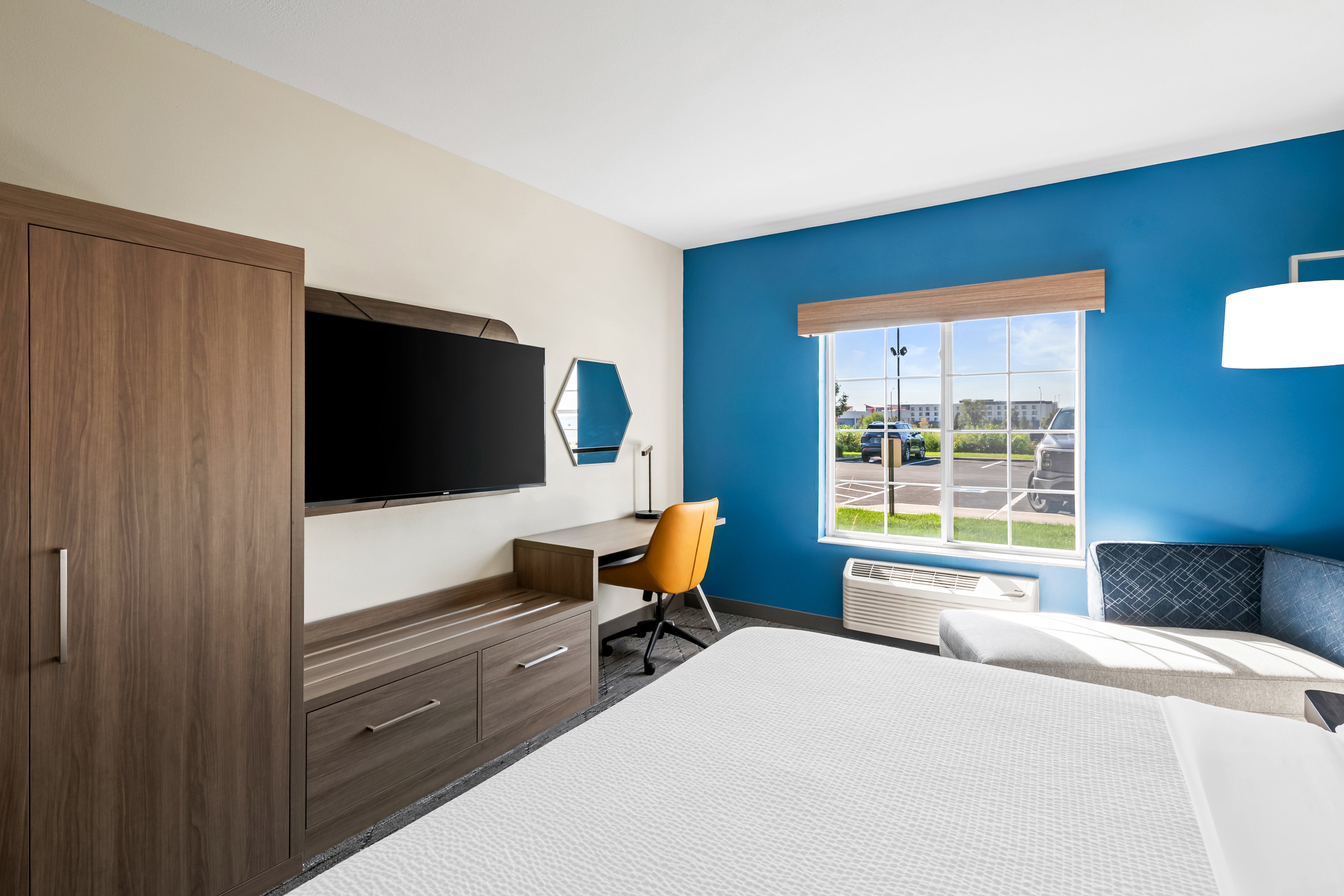 holiday inn express and suites council bluffs conv