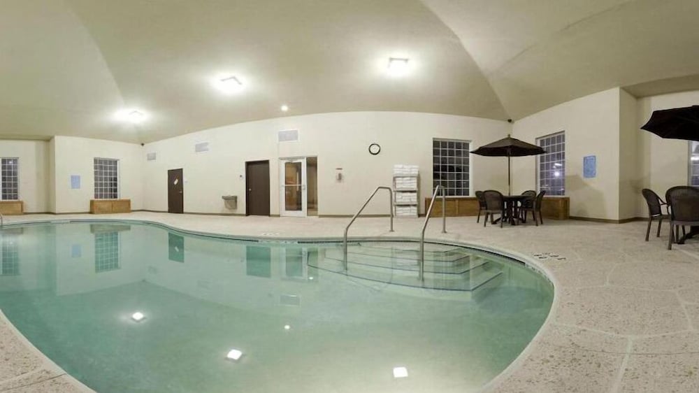 holiday inn express and suites council bluffs conv