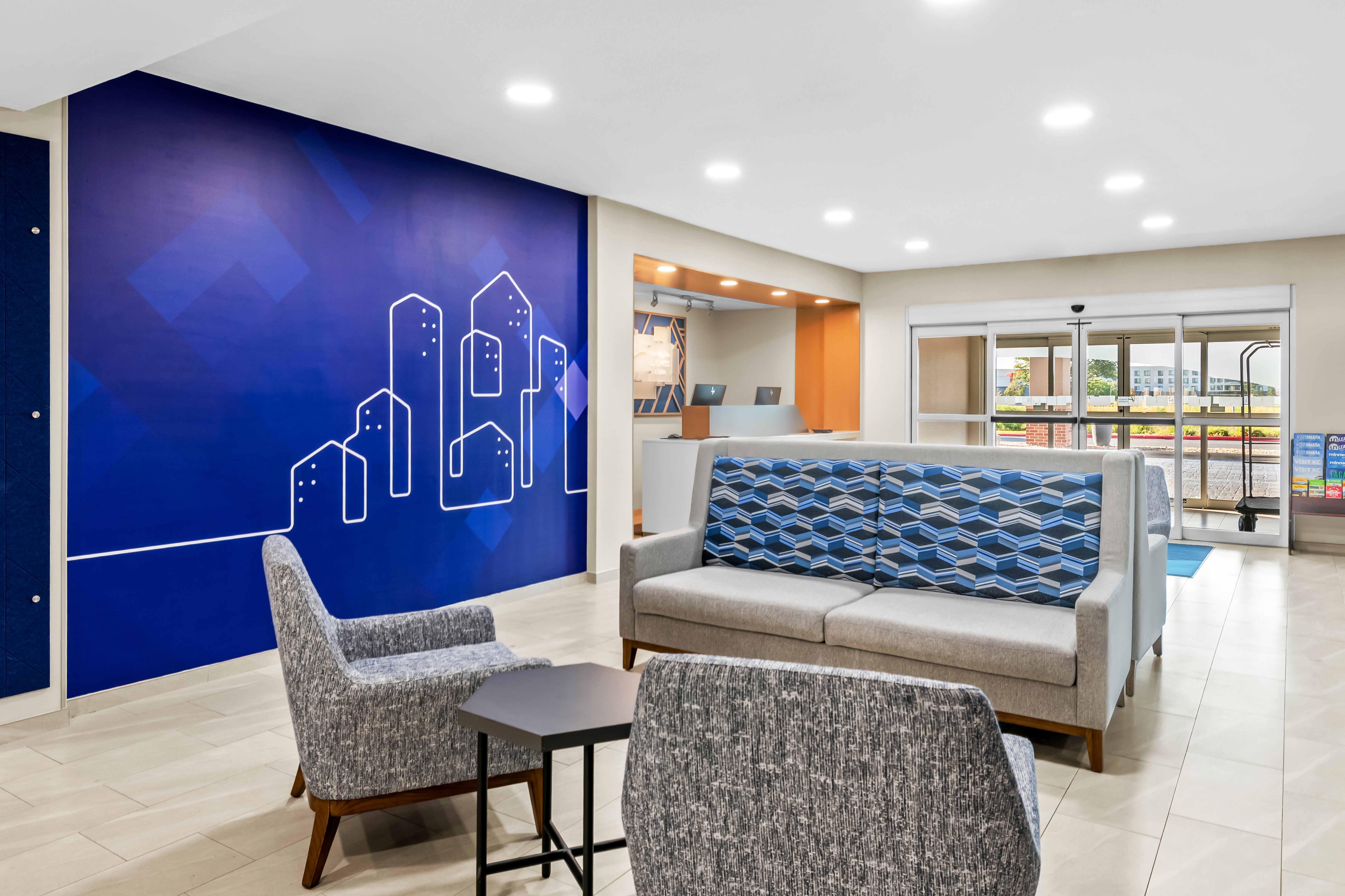 holiday inn express and suites council bluffs conv
