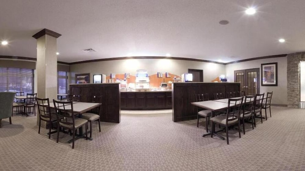 holiday inn express and suites council bluffs conv