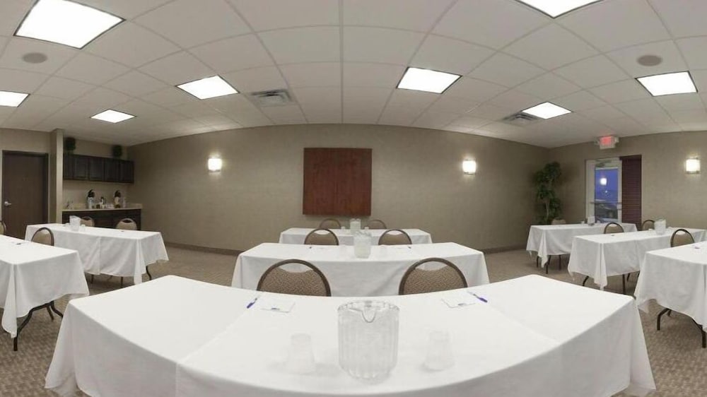 holiday inn express and suites council bluffs conv