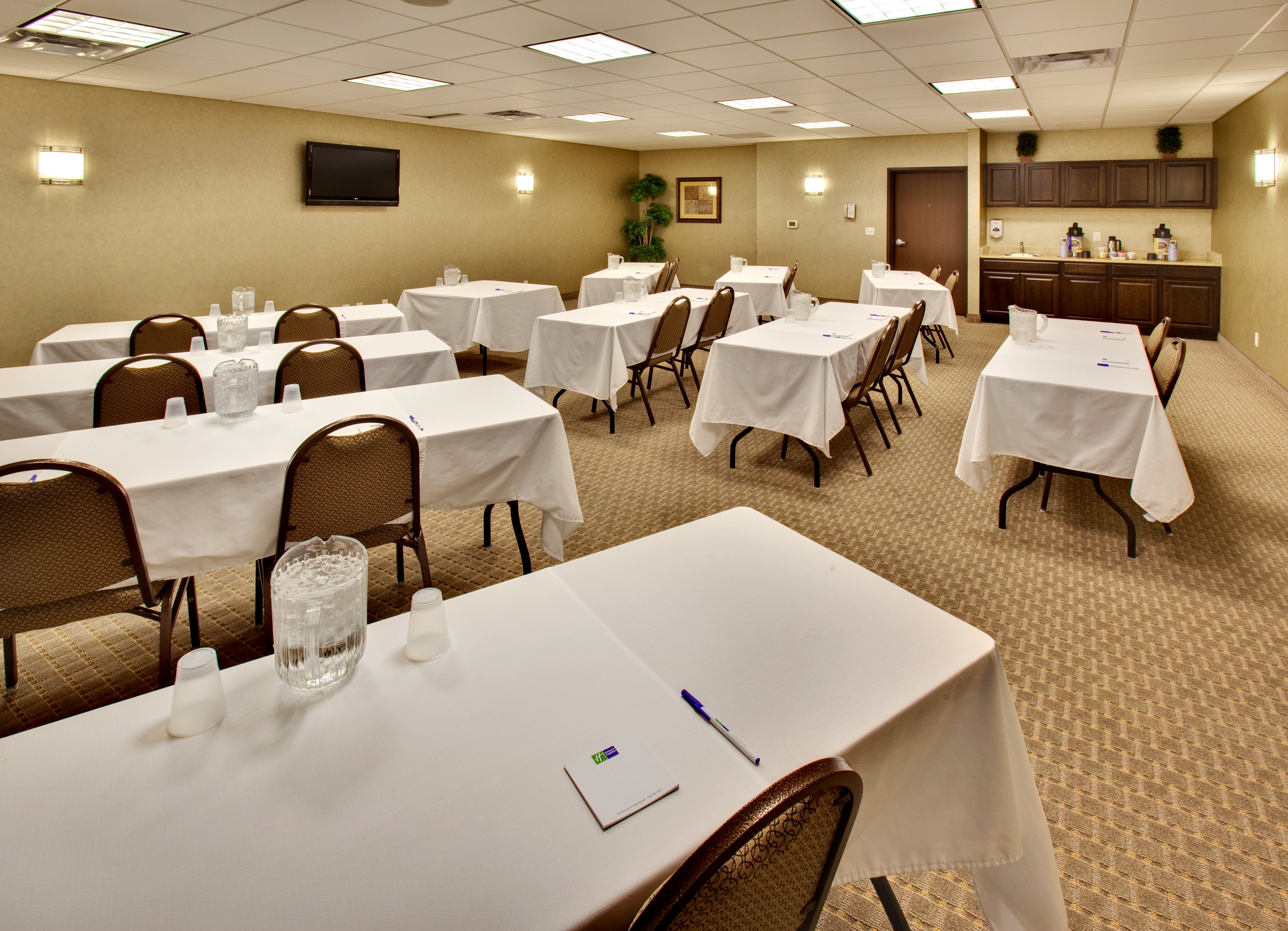 holiday inn express and suites council bluffs conv