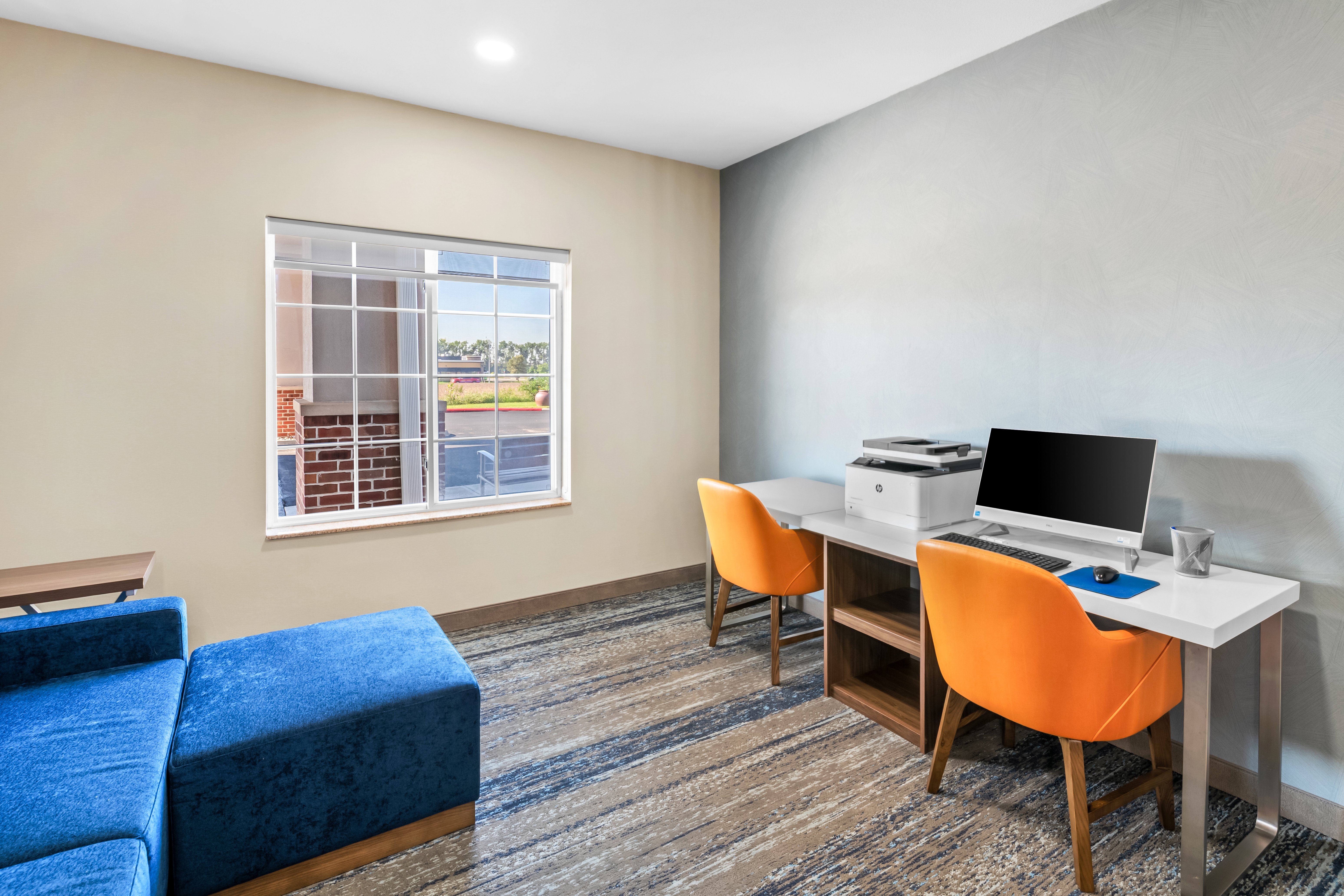 holiday inn express and suites council bluffs conv