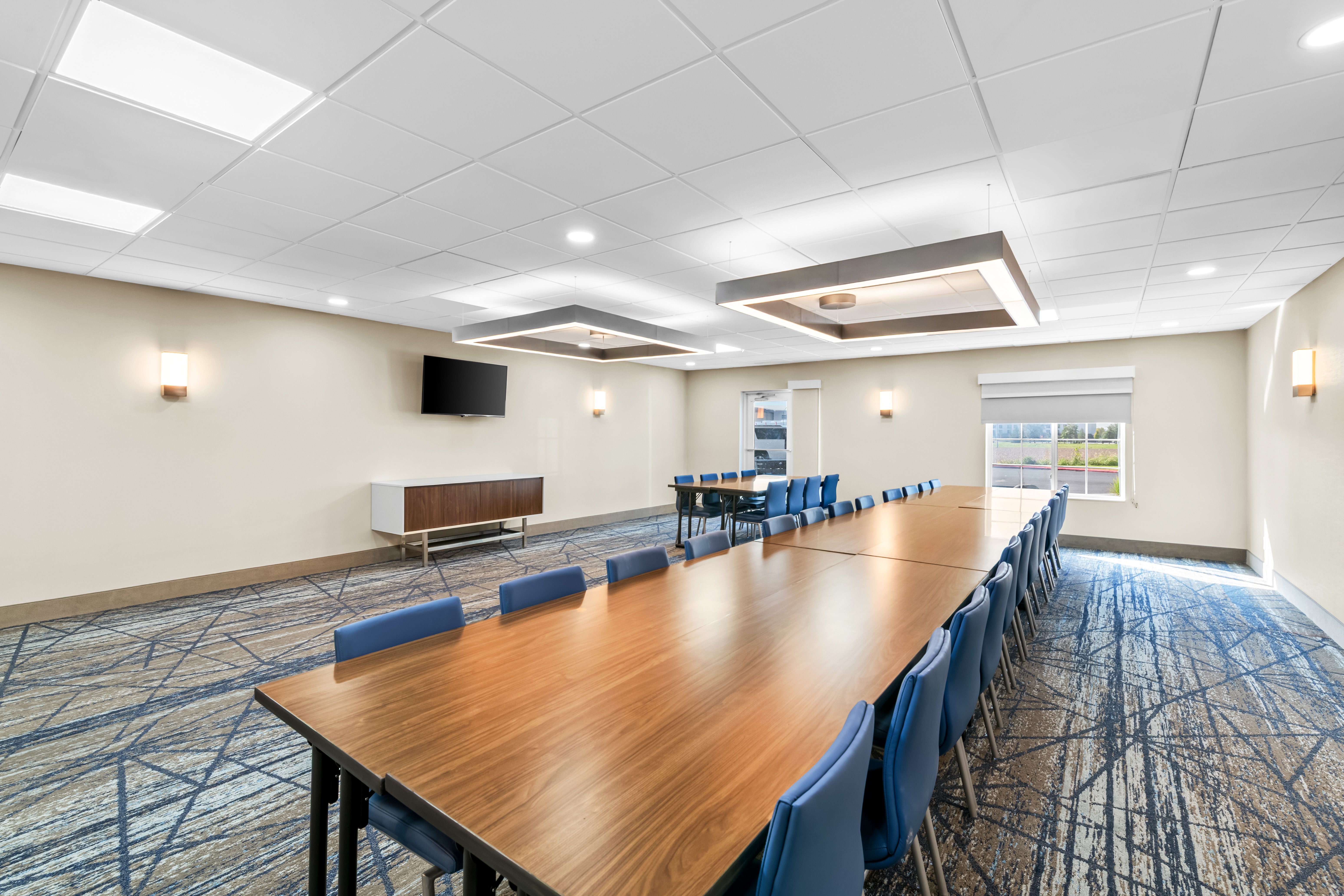 holiday inn express and suites council bluffs conv