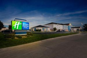 holiday inn express and suites council bluffs conv