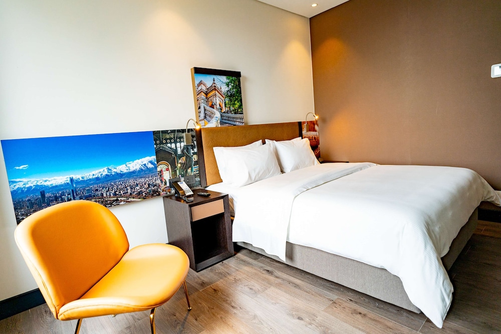 hampton by hilton santiago las condes