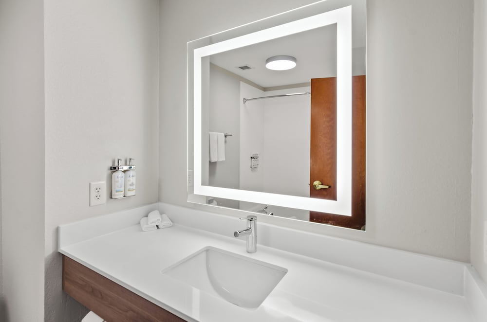 holiday inn express hotel and suites mount airy by ihg