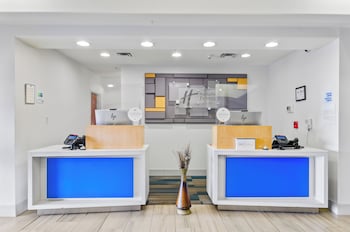 Holiday Inn Express Hotel & Suites Mount Airy By Ihg,Surry County>>Mount Airy,3 star