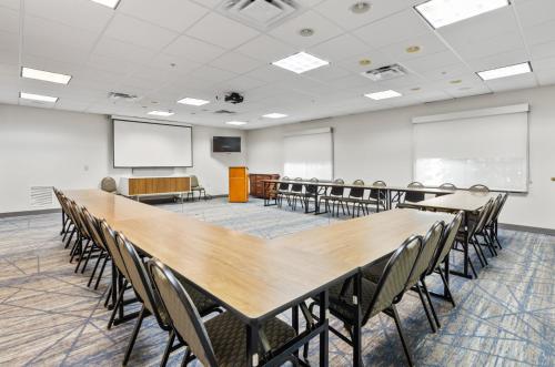 holiday inn express hotel and suites mount airy by ihg