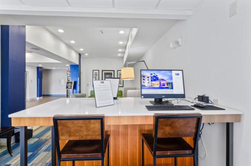 holiday inn express hotel and suites mount airy by ihg