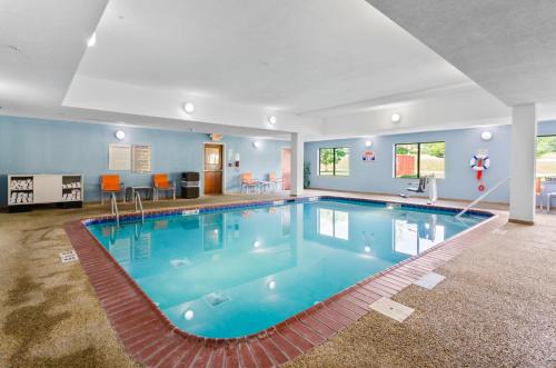holiday inn express hotel and suites mount airy by ihg
