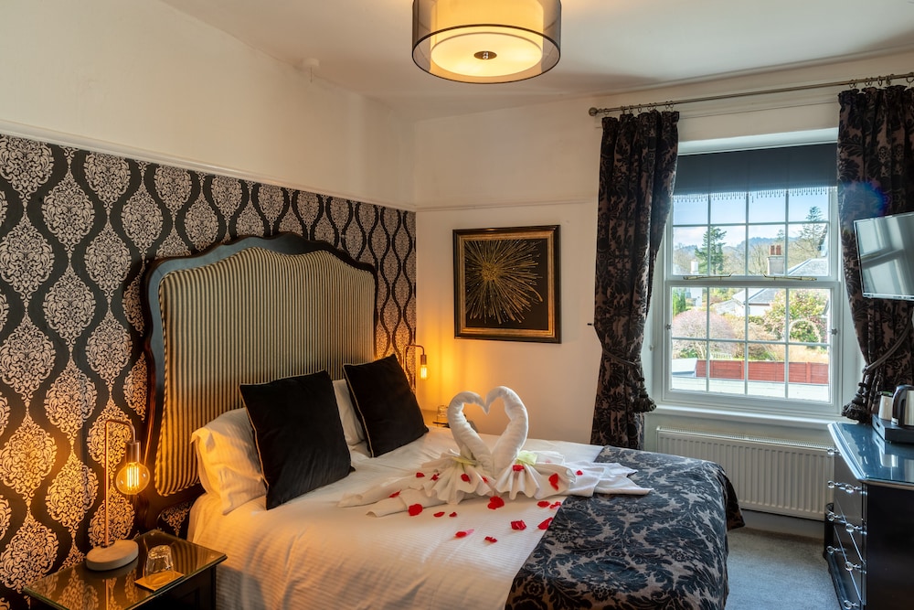 holly lodge guest house