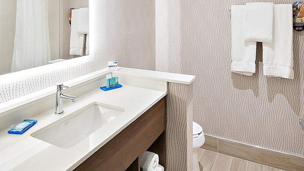 holiday inn express hotel and suites mount pleasant by ihg