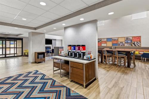 hampton inn and suites grove city