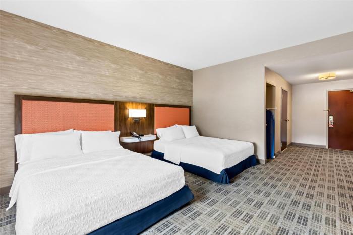hampton inn and suites grove city