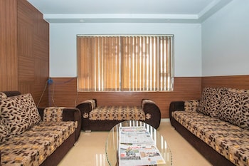 Oyo Flagship 18338 White Fort,33, Dispensary Rd, Kalasipalya, Bengaluru, Karnataka 560002,3 star