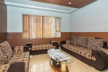 Oyo Flagship 18338 White Fort,33, Dispensary Rd, Kalasipalya, Bengaluru, Karnataka 560002,3 star