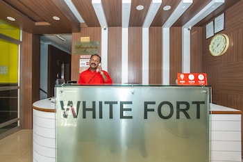 Oyo Flagship 18338 White Fort,33, Dispensary Rd, Kalasipalya, Bengaluru, Karnataka 560002,3 star