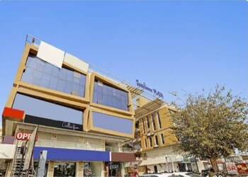 hotel s r vadodara