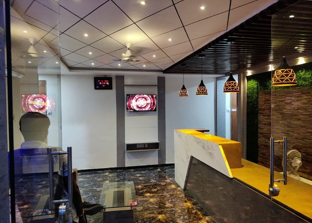 hotel s r vadodara