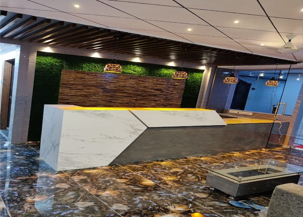 hotel s r vadodara