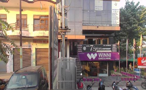 hotel 7 spices restaurant and banquet by wb inn