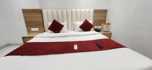 Hotel Shree Sai Dham,3228 G/F Gali School, Pahar Ganj, New Delhi, Near Sheela Cinema, Delhi, 110055,2 star