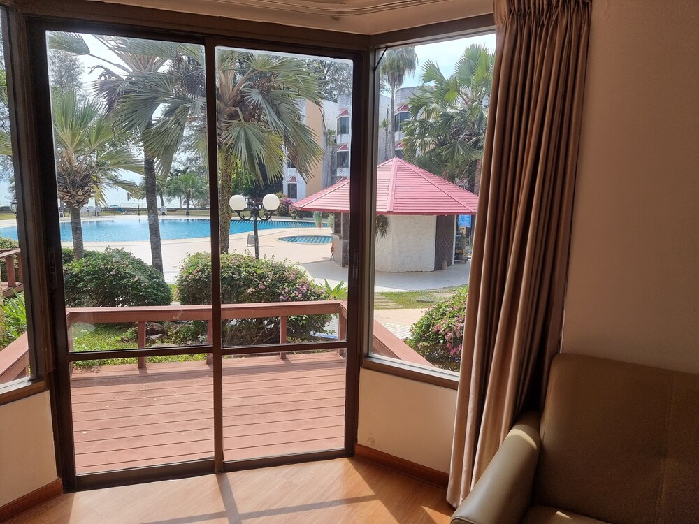 palmeraiebeach resort rayong