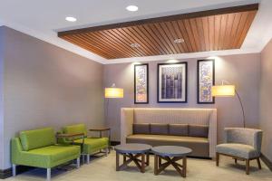 holiday inn express and suites north bay by ihg