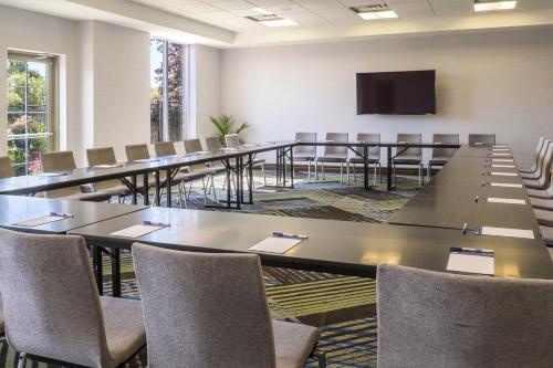 holiday inn express and suites north bay by ihg