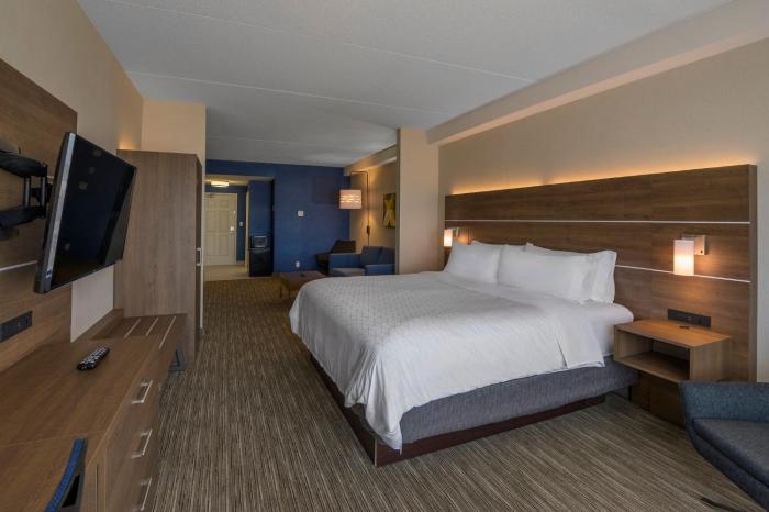 holiday inn express and suites north bay by ihg