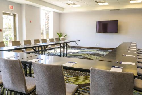 holiday inn express and suites north bay by ihg