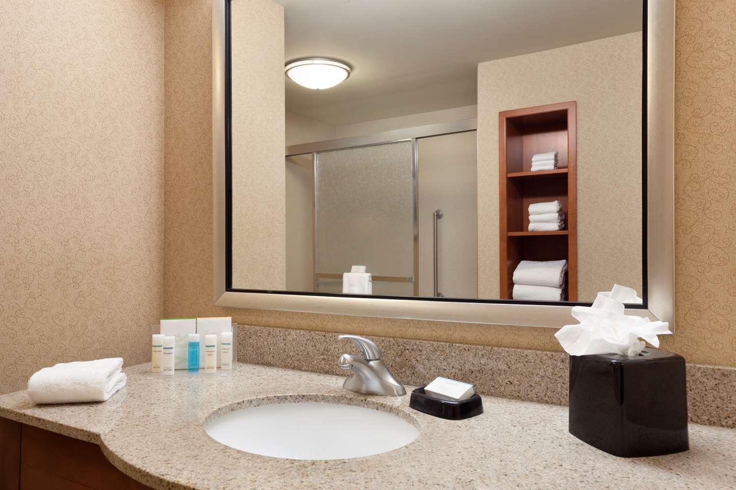 hampton inn and suites hartford east hartford