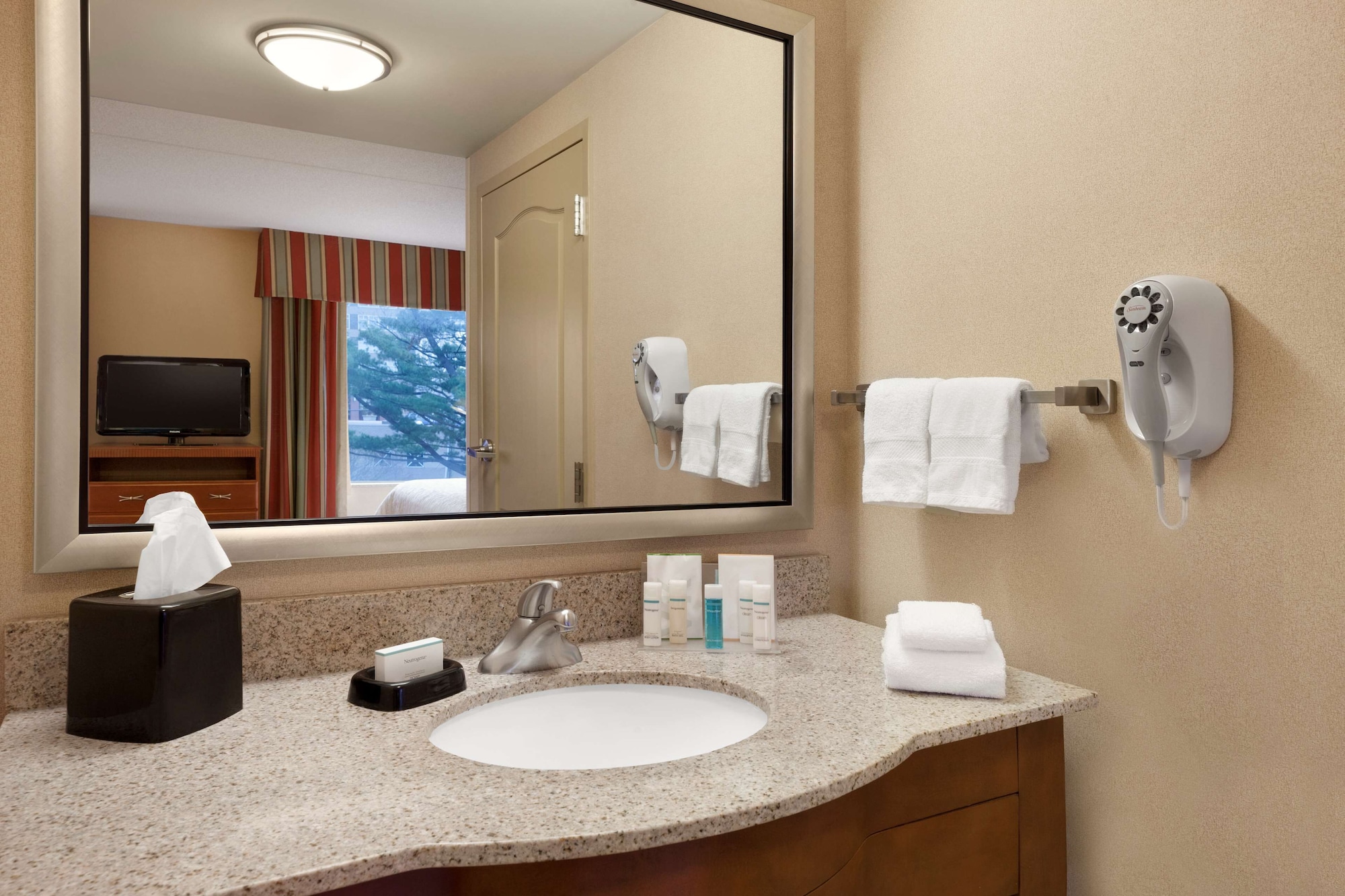 hampton inn and suites hartford east hartford