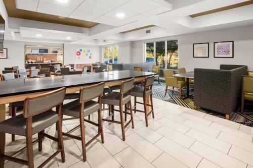 holiday inn express and suites marysville by ihg