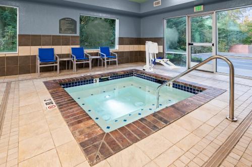 holiday inn express and suites marysville by ihg