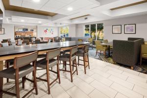 holiday inn express and suites marysville by ihg