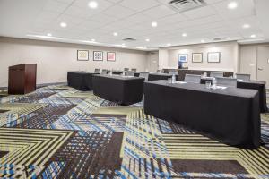 holiday inn express and suites marysville by ihg