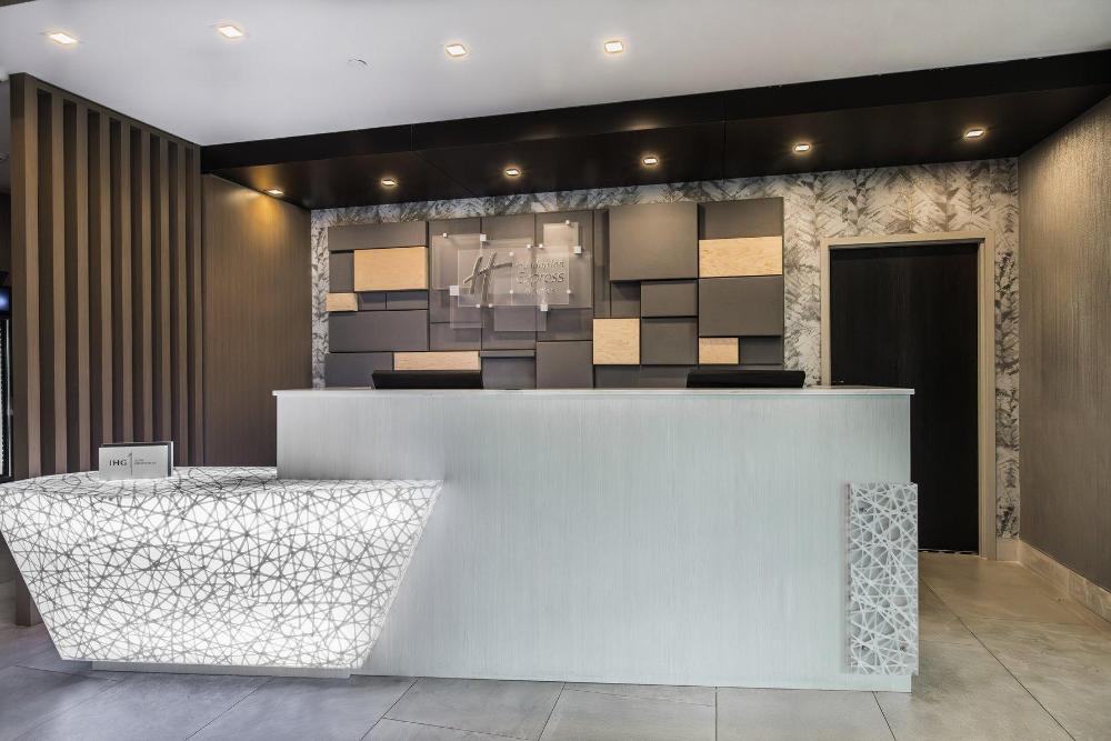 holiday inn express and suites toronto airport sou