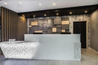 holiday inn express and suites toronto airport sou