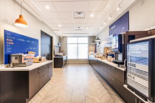 holiday inn express and suites toronto airport sou