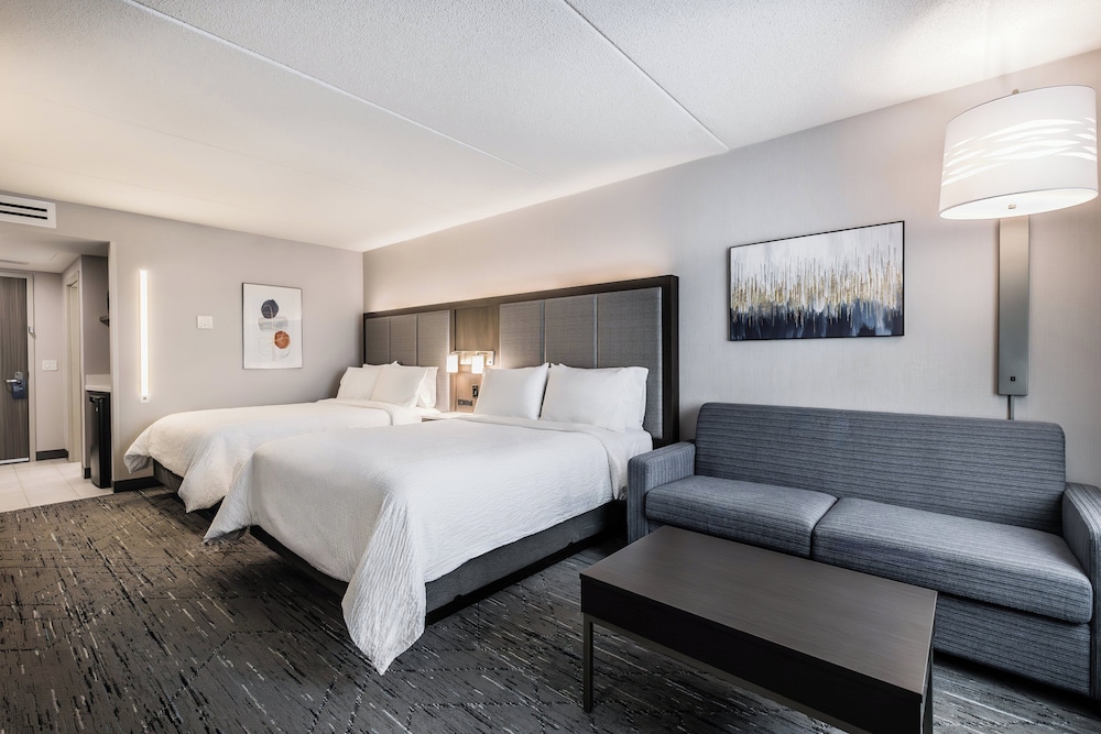 holiday inn express and suites toronto airport sou