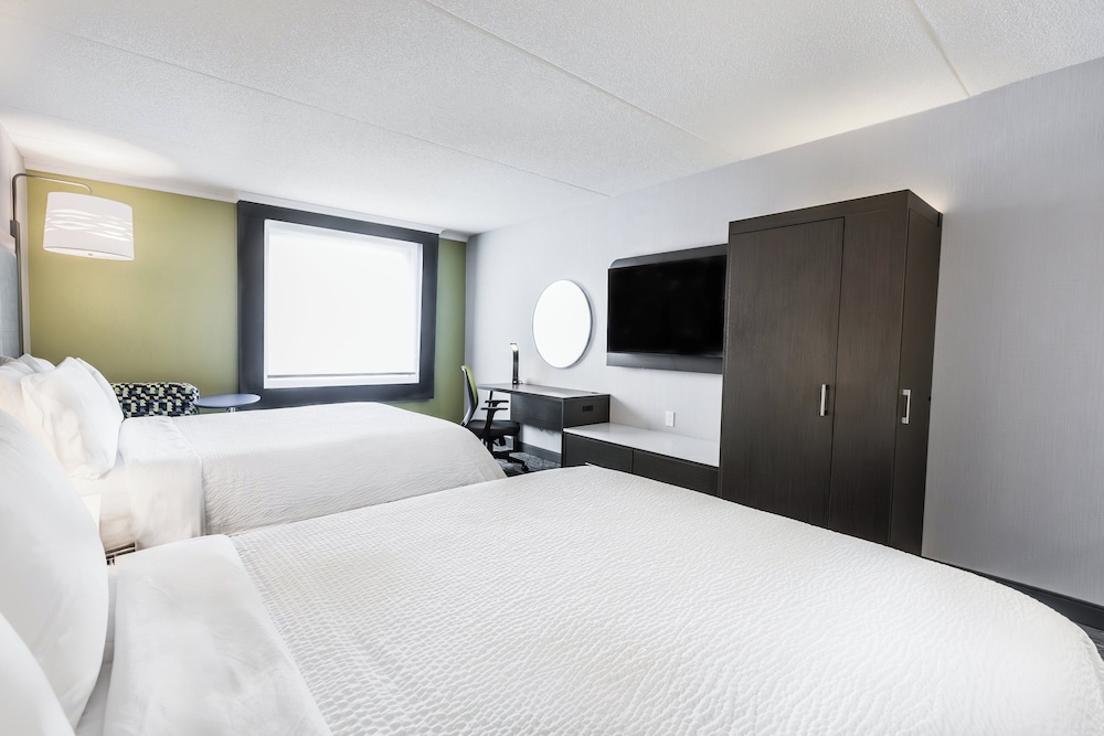 holiday inn express and suites toronto airport sou