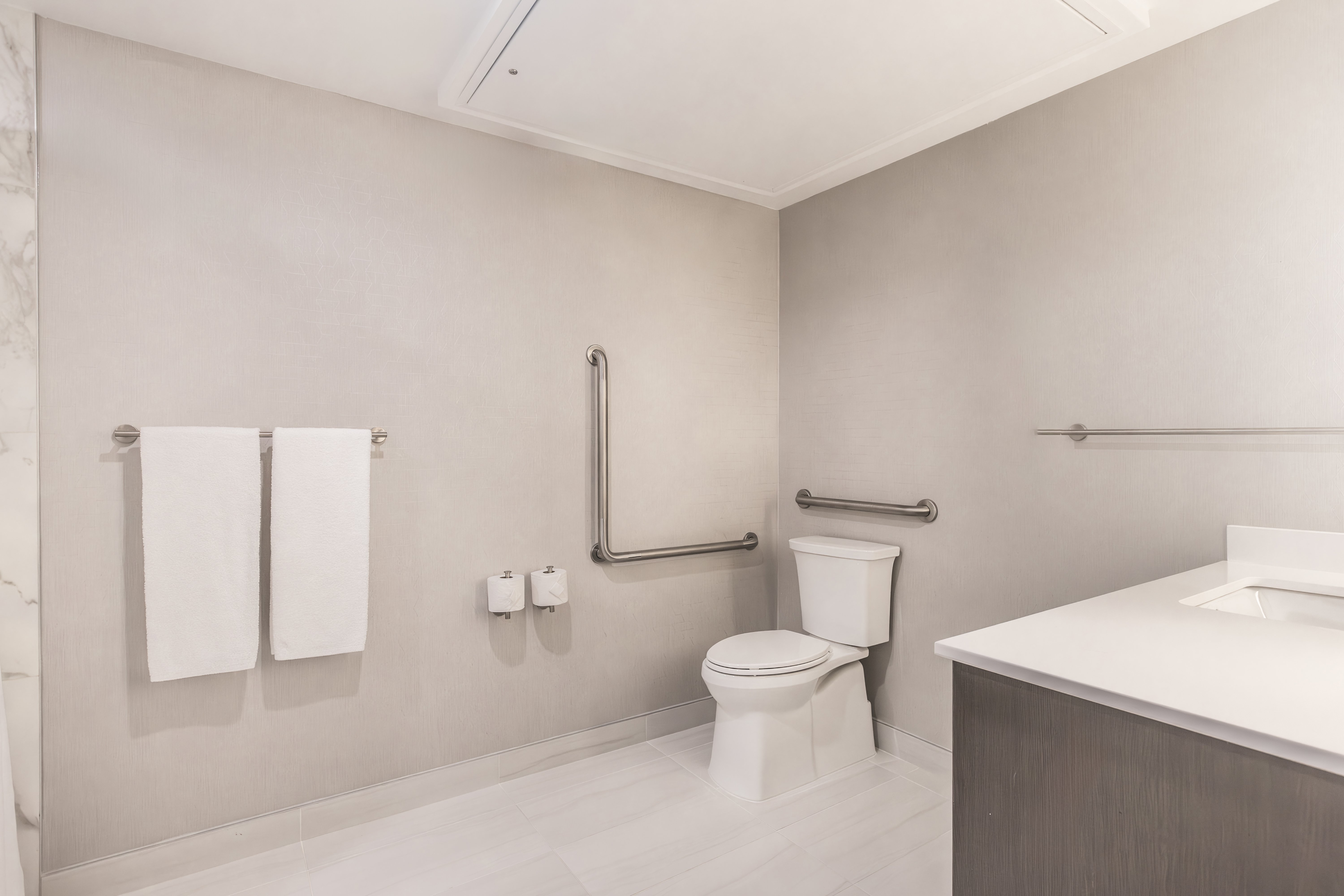 holiday inn express and suites toronto airport sou