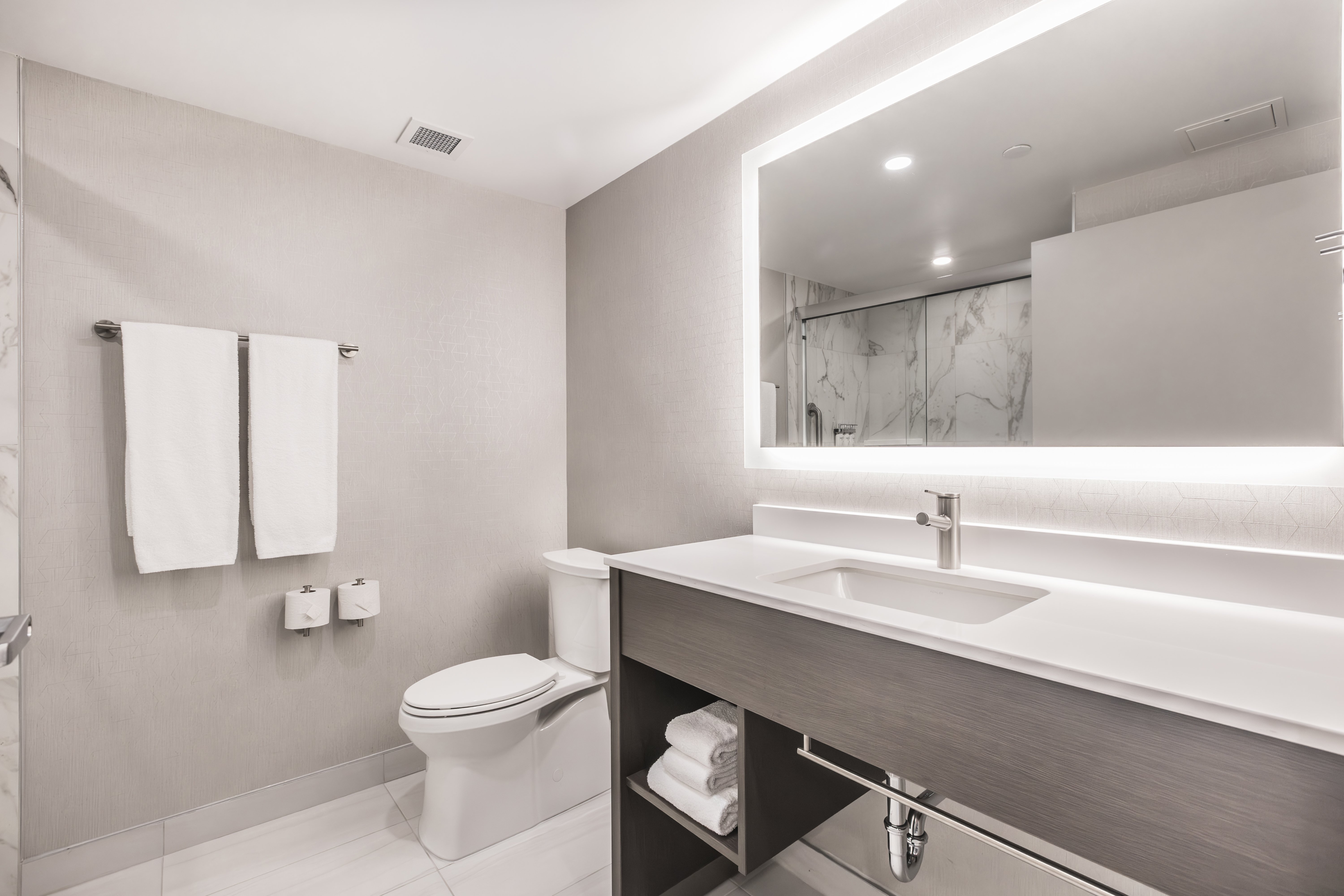 holiday inn express and suites toronto airport sou