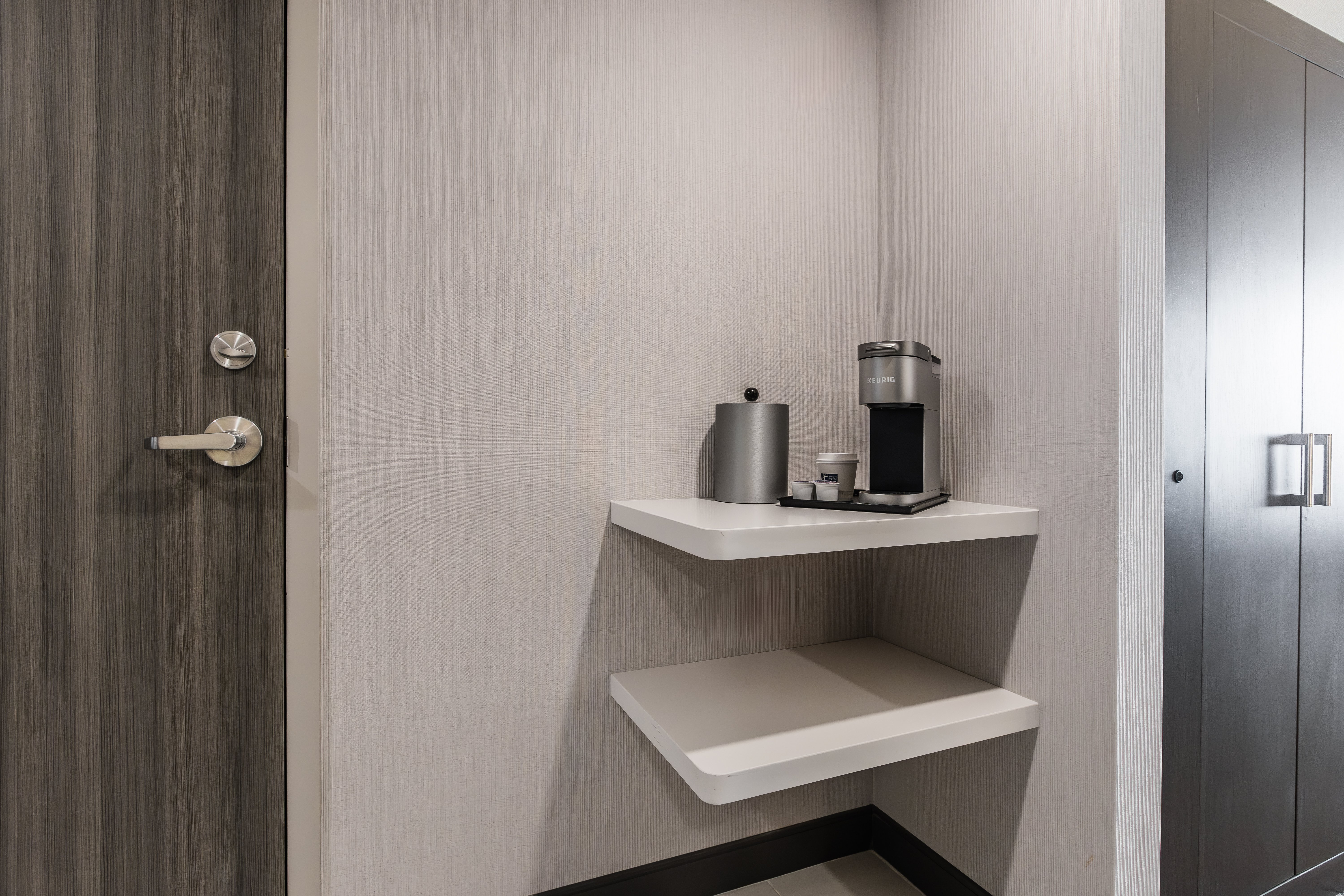 holiday inn express and suites toronto airport sou