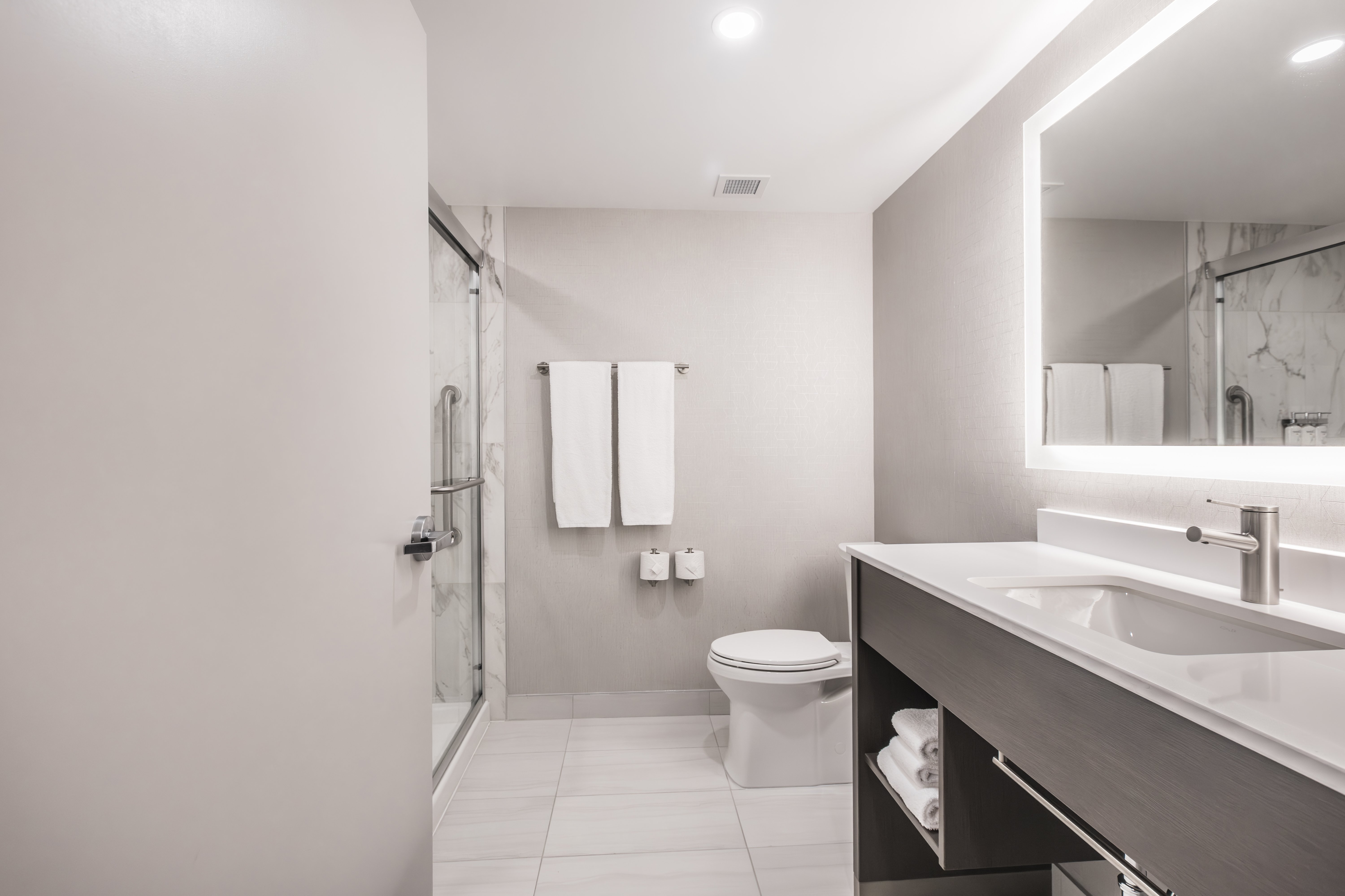 holiday inn express and suites toronto airport sou