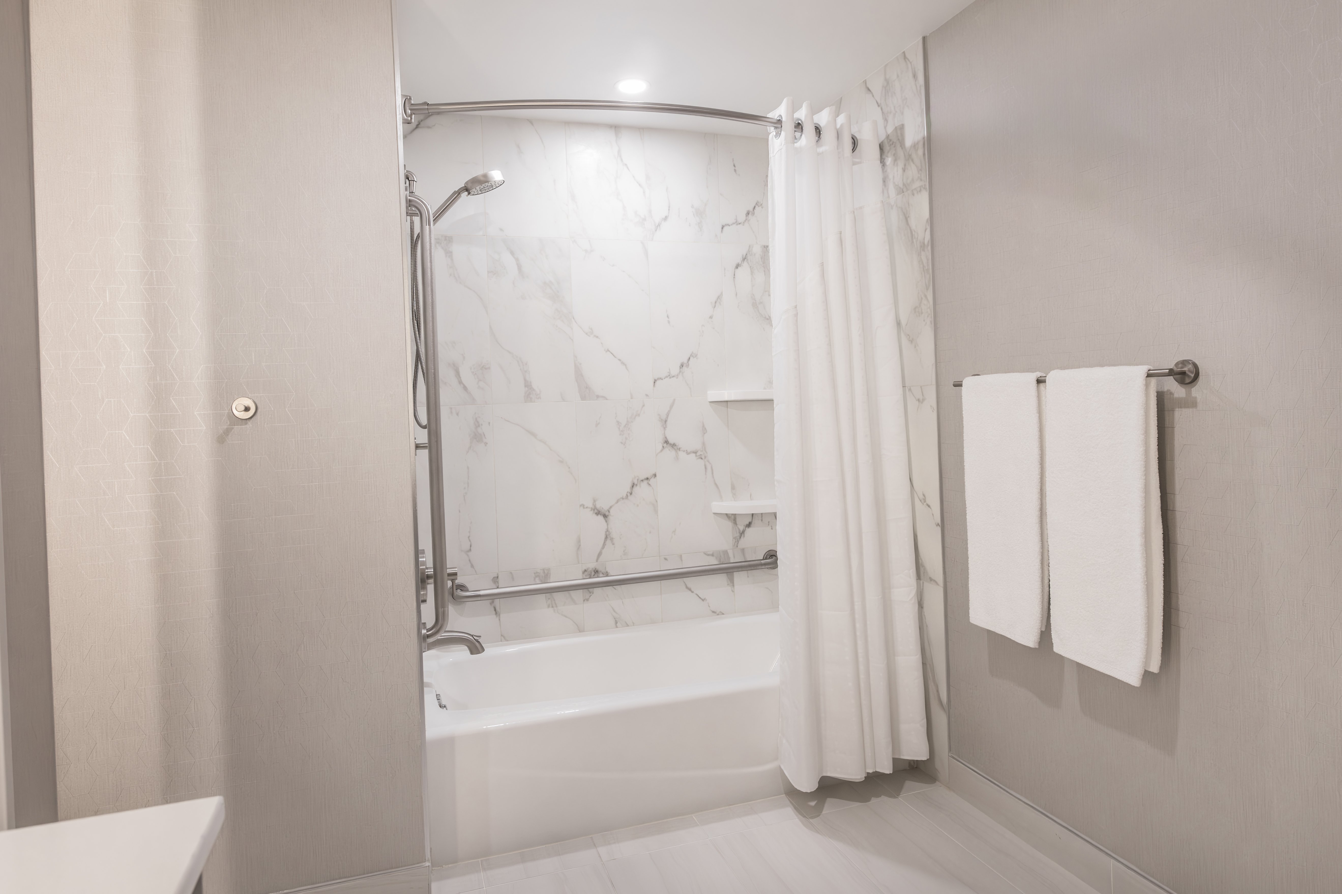 holiday inn express and suites toronto airport sou