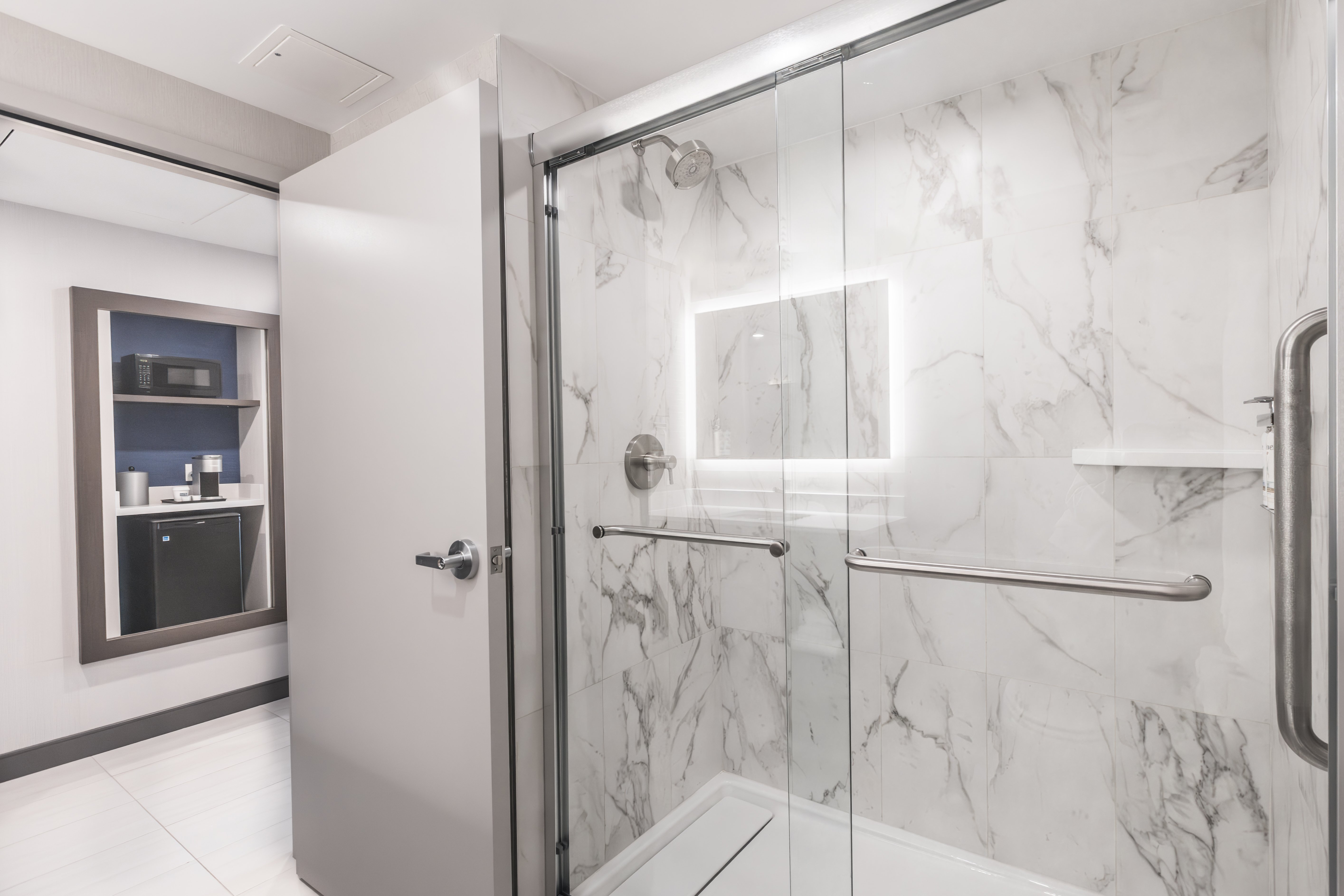 holiday inn express and suites toronto airport sou