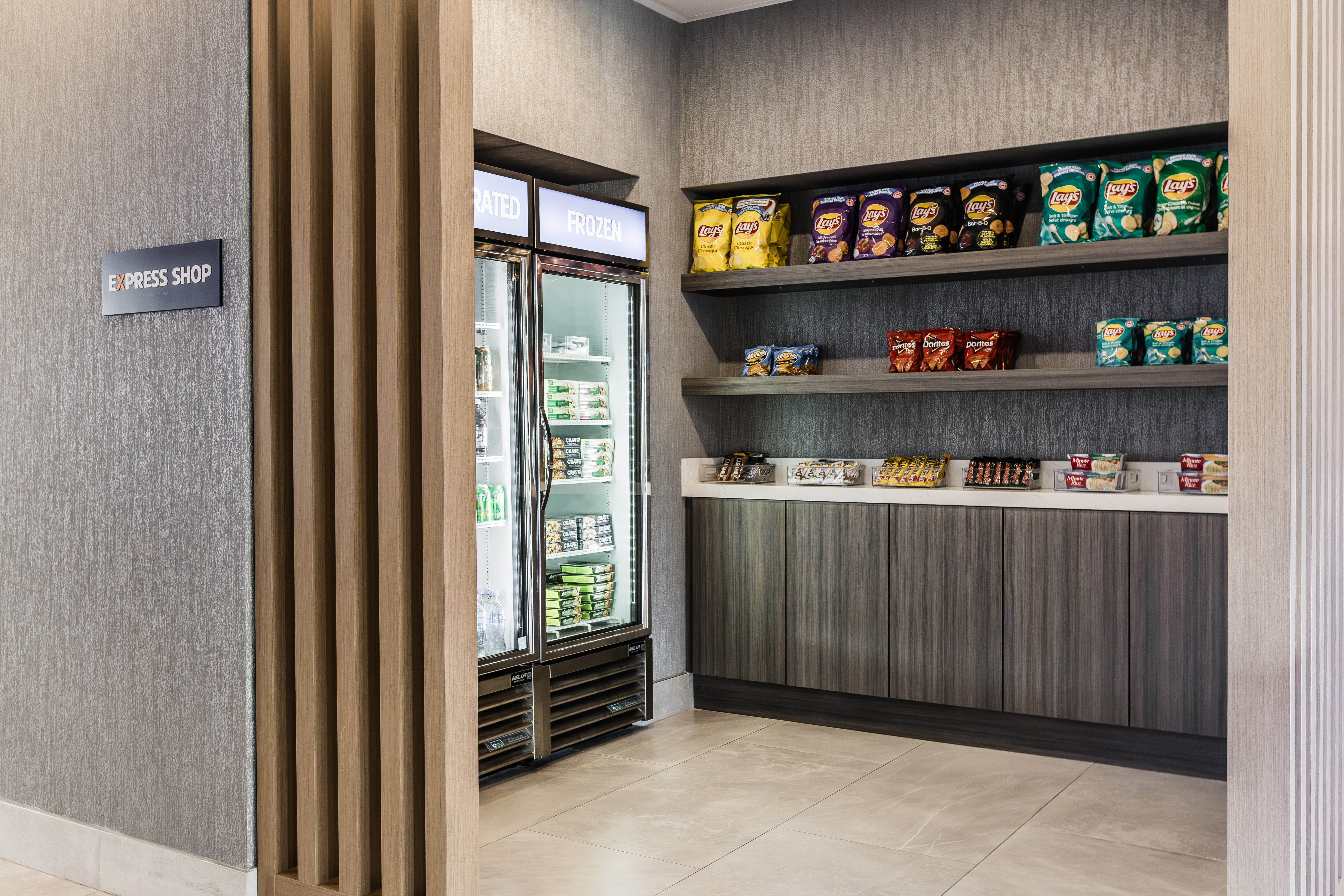 holiday inn express and suites toronto airport sou